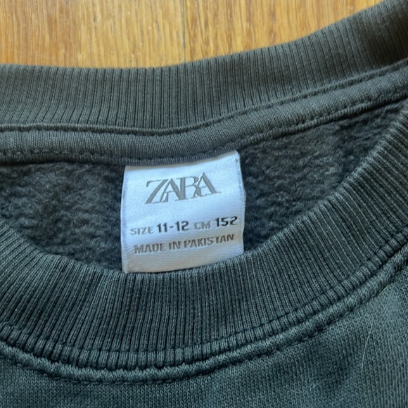 Girls graphic sweatshirt size 11/12 - Picture 2 of 3